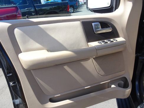Used 2004 Ford Expedition XLT image 25