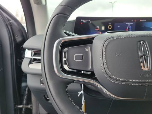 New 2026 Lincoln Navigator Premiere image 25