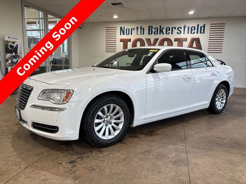 Used 2013 Chrysler 300 RWD image 1