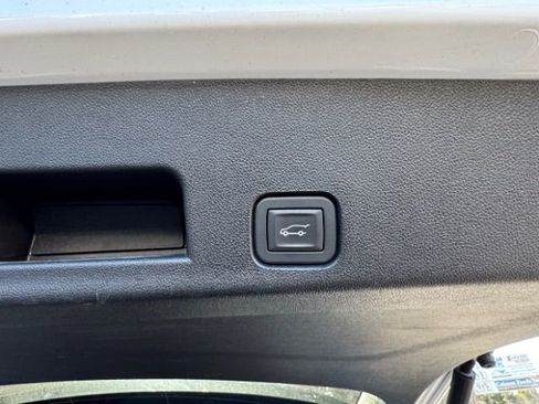 Used 2025 GMC Acadia Elevation image 34