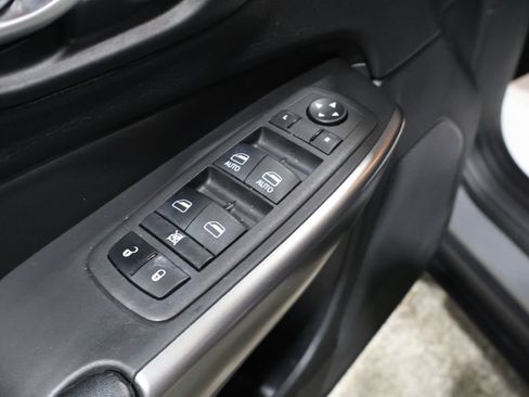 Used 2022 Jeep Cherokee Latitude Lux image 14