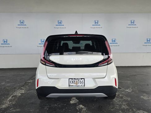Used 2025 Kia Soul LX FWD image 5