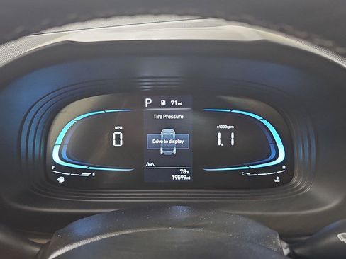 Certified 2025 Hyundai Venue SEL FWD image 15