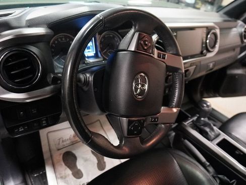 Used 2021 Toyota Tacoma Limited AWD/4WD image 13