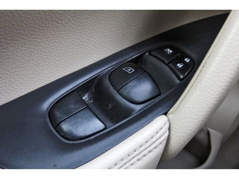 Used 2015 Nissan Rogue SL image 23