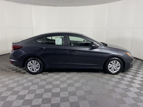 Used 2020 Hyundai Elantra SE FWD image 5