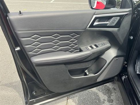 New 2025 Mitsubishi Outlander SEL image 11