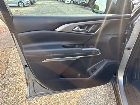Used 2024 Chevrolet Traverse LT w/ LPO, Floor Liner Package FWD image 12