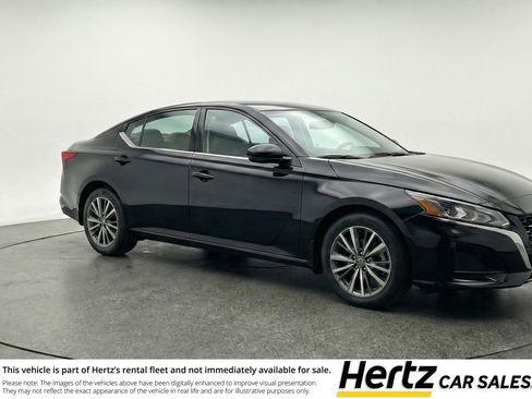 Used 2025 Nissan Altima 2.5 SV image 1