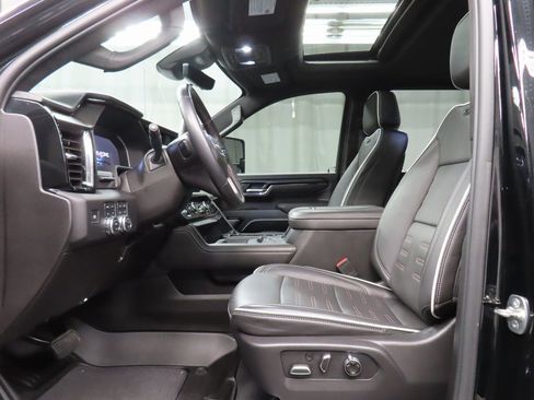 Used 2025 GMC Sierra 2500 AT4X image 9