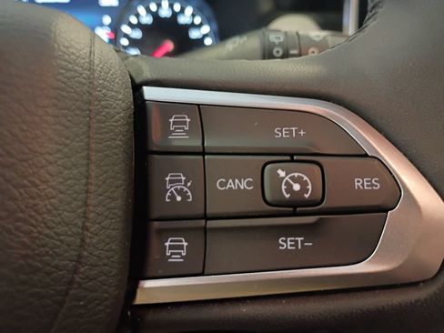 Used 2025 Jeep Compass Limited AWD/4WD image 17