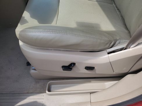 Used 2012 Chrysler Town & Country Touring w/ Entertainment Group #1 FWD image 16
