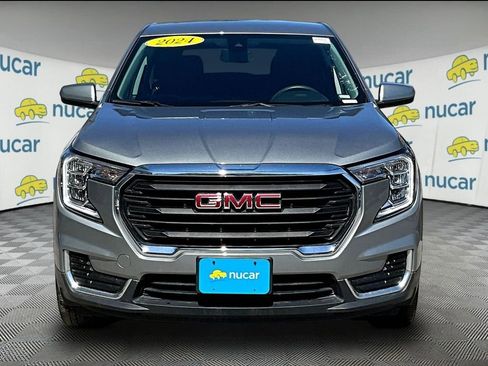 Used 2024 GMC Terrain SLE image 2