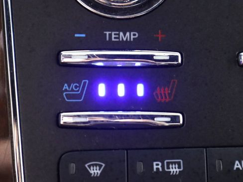 Used 2016 Lincoln Navigator Select RWD image 24