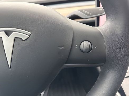 Used 2019 Tesla Model 3 Standard Range Plus image 17