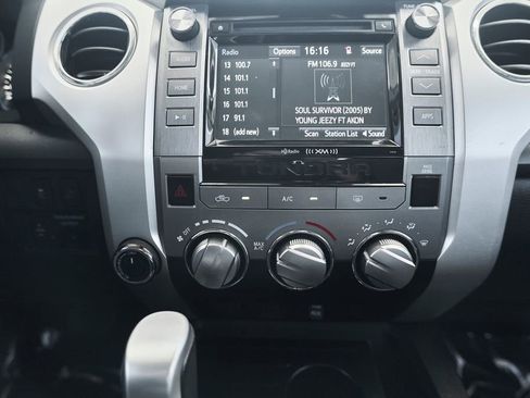 Used 2019 Toyota Tundra SR5 w/ SR5 Upgrade Package AWD/4WD image 39