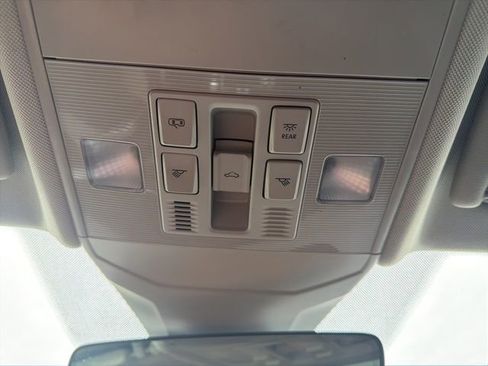 Used 2024 Volkswagen Jetta SE image 35