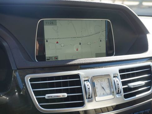 Used 2014 Mercedes-Benz E 550 4MATIC Sedan image 41