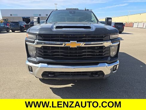 Used 2024 Chevrolet Silverado 2500 LT w/ Convenience Package AWD/4WD image 2