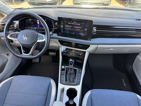 Certified 2025 Volkswagen Jetta SE image 13