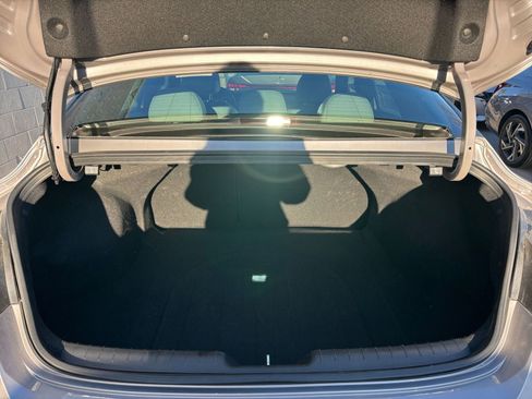 Used 2025 Hyundai Elantra Limited image 31