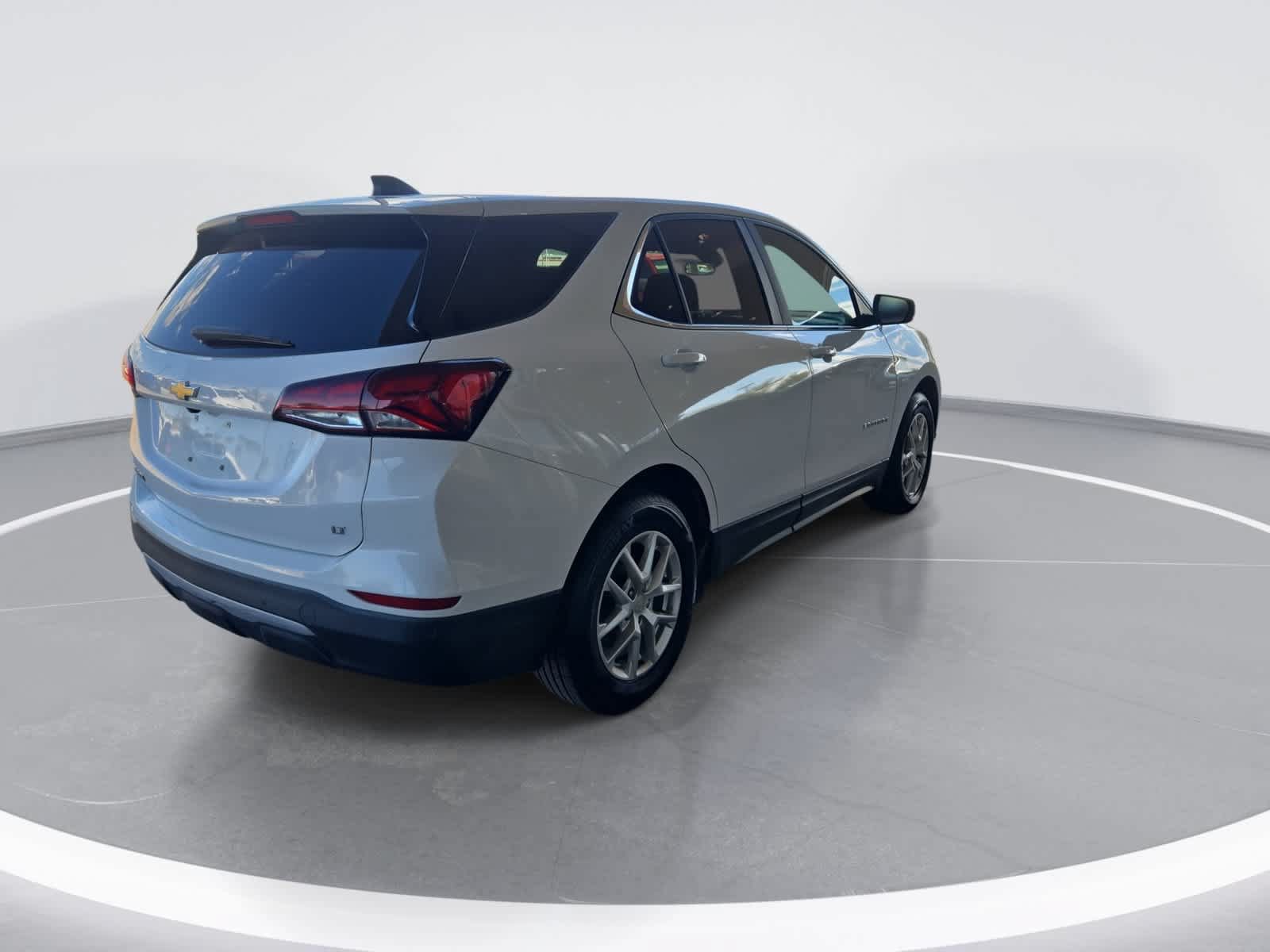 Used 2024 Chevrolet Equinox LT FWD image 8
