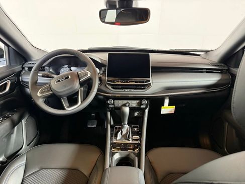 New 2026 Jeep Compass Latitude image 17