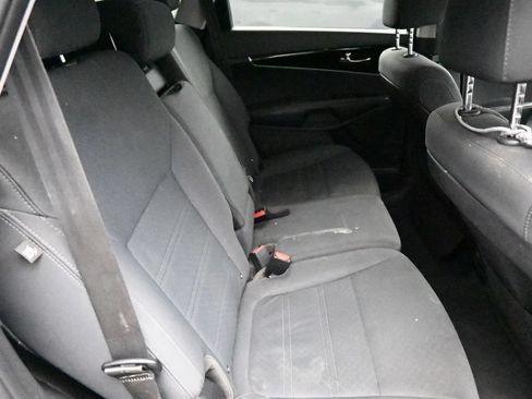 Used 2020 Kia Sorento FWD V6 image 11