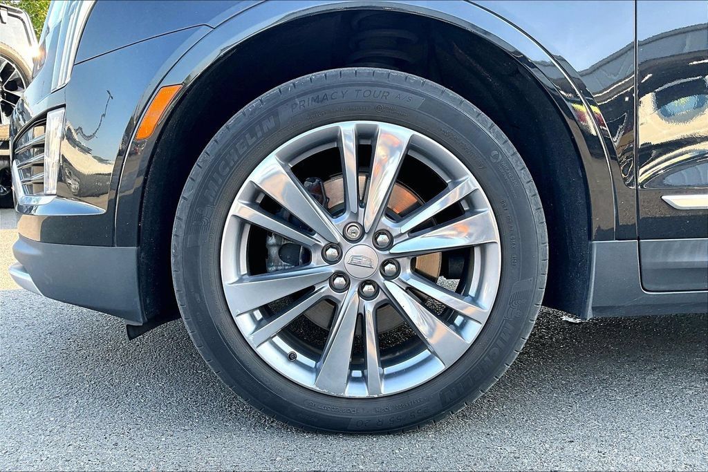 Used 2023 Cadillac XT5 Premium Luxury FWD image 2