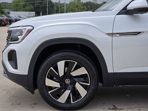 New 2026 Volkswagen Atlas Cross Sport SE FWD image 5