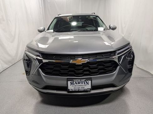New 2026 Chevrolet Trax LT w/ Sunroof Package image 8