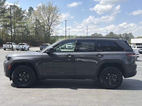 New 2026 Jeep Grand Cherokee Altitude AWD/4WD image 4