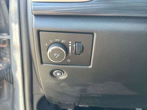 Used 2020 Jeep Grand Cherokee Altitude image 27