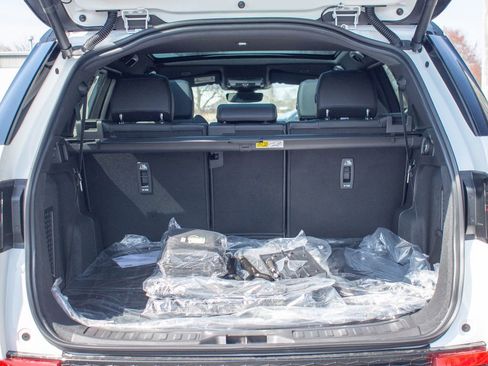 New 2026 Land Rover Discovery Sport Landmark AWD/4WD image 25