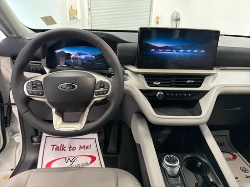 New 2026 Ford Explorer Active w/ Active Comfort Package RWD image 17