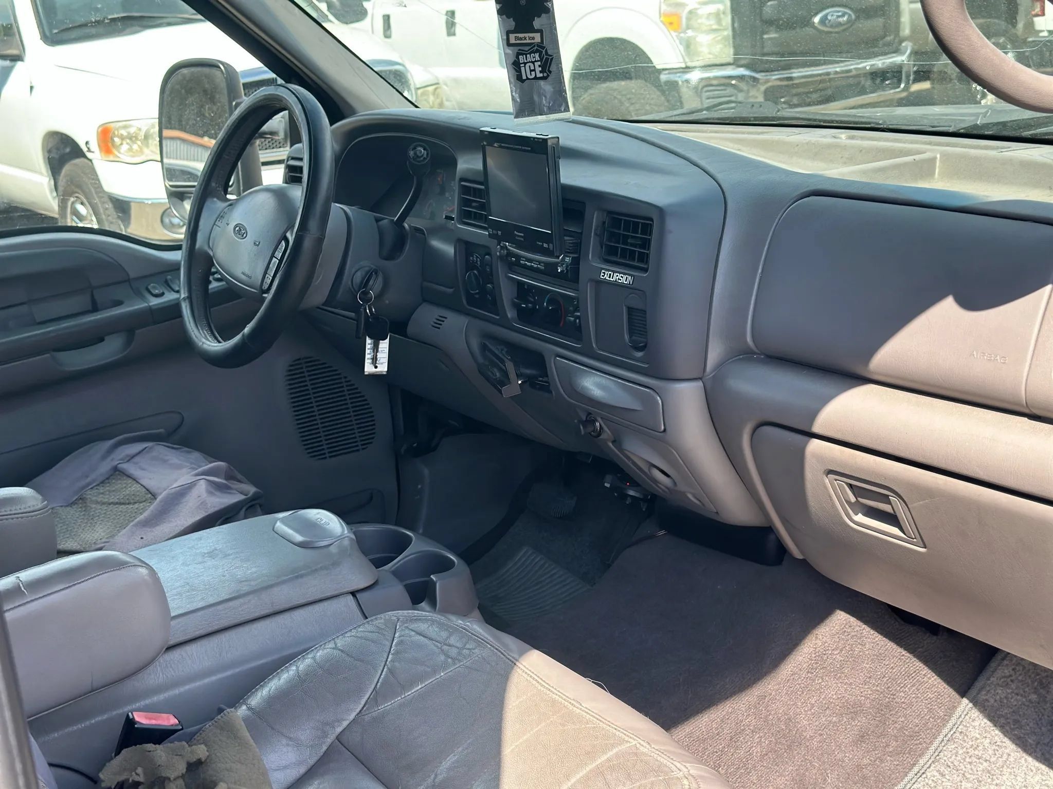 Used 2001 Ford Excursion XLT AWD/4WD image 16