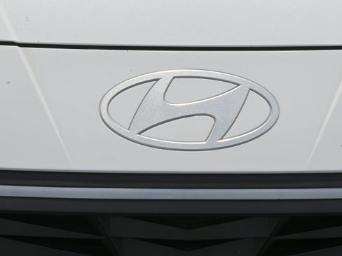 Used 2024 Hyundai Elantra SE FWD image 34