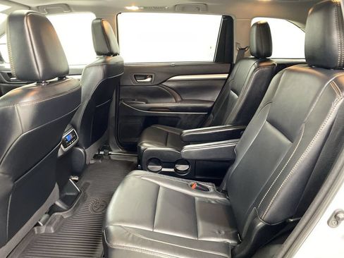 Used 2018 Toyota Highlander XLE AWD/4WD image 22