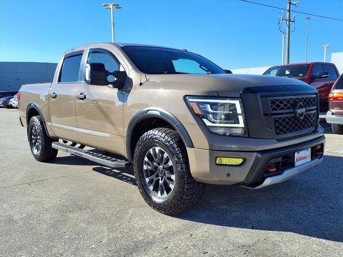 Used 2021 Nissan Titan PRO-4X w/ Pro-4x Utility Package image 2