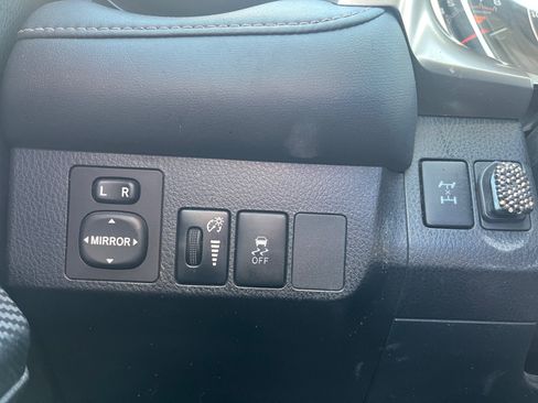 Used 2013 Toyota RAV4 XLE AWD/4WD image 27