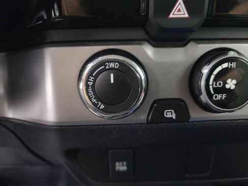 Used 2016 Toyota Tacoma SR image 32