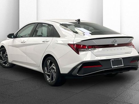 Certified 2025 Hyundai Elantra Sport w/ Cargo Package image 8