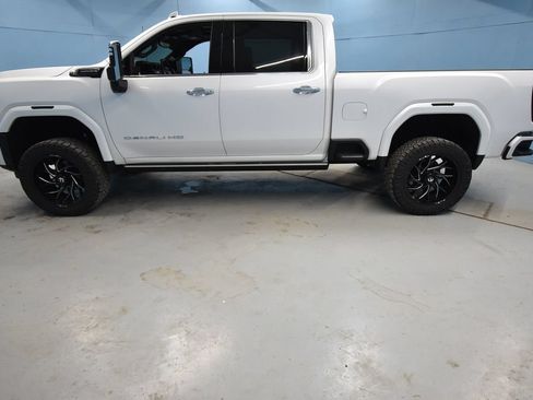 Used 2024 GMC Sierra 2500 Denali Ultimate AWD/4WD image 32
