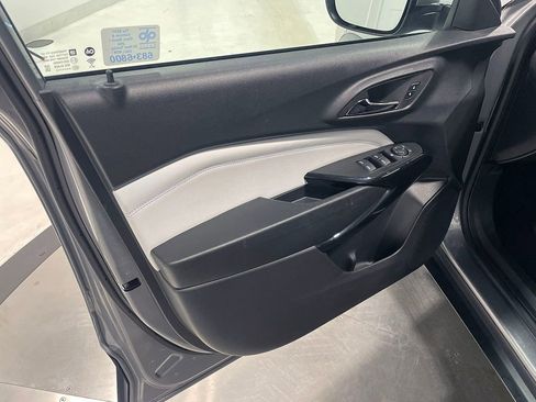 Used 2025 Chevrolet Trax LT w/ LT Convenience Package image 19