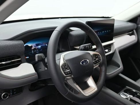 New 2026 Ford Explorer Active w/ Active Comfort Package RWD image 16