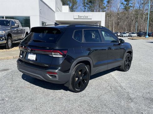 Used 2025 Volkswagen Taos SE image 3