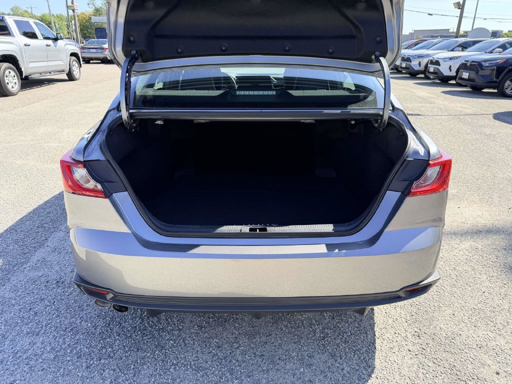 Certified 2025 Toyota Camry SE FWD image 15