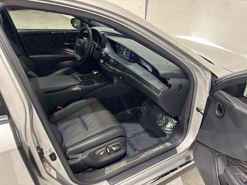 Used 2018 Lexus LS 500 w/ Accessory Package (Z1) RWD image 61