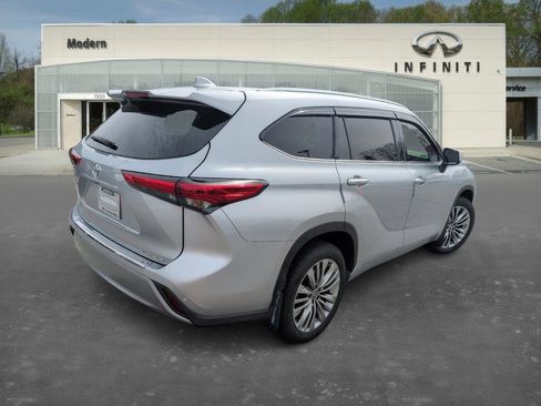Used 2021 Toyota Highlander Platinum image 4