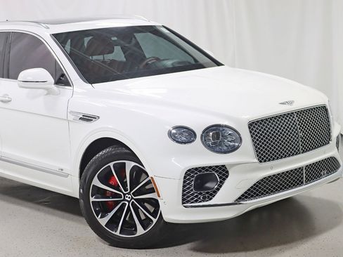Used 2022 Bentley Bentayga image 2
